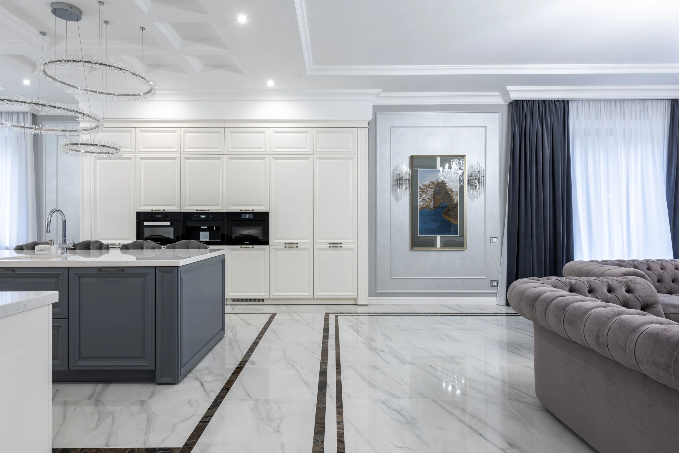 Well-kept furnished interior, licensed sample imagery